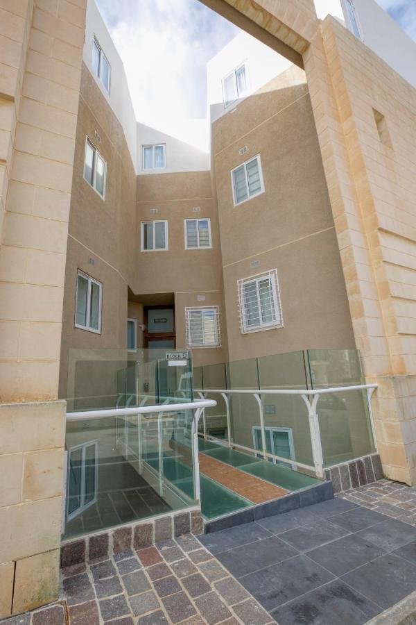 Apartment With Pool-Hosted By Sweetstay Zebbug  Экстерьер фото