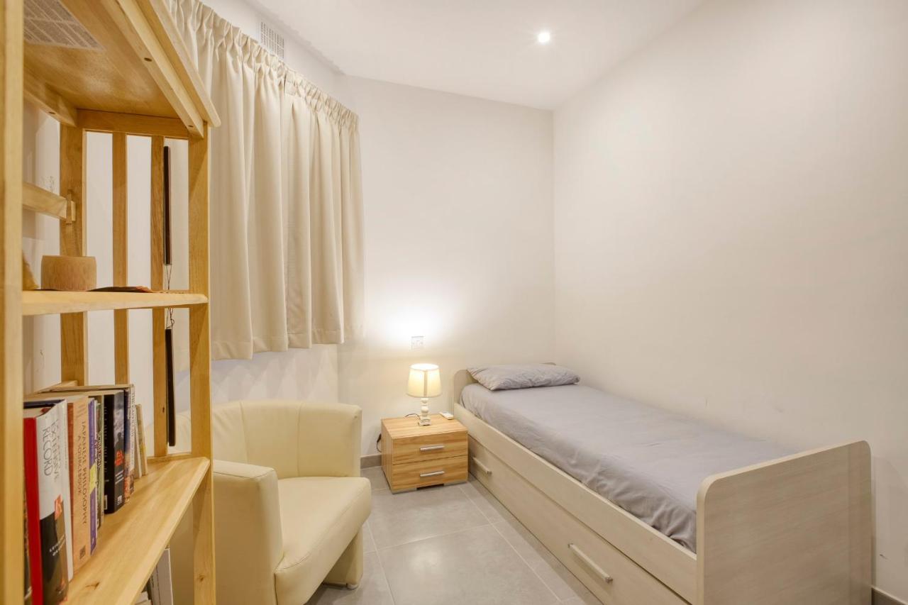 Apartment With Pool-Hosted By Sweetstay Zebbug  Экстерьер фото